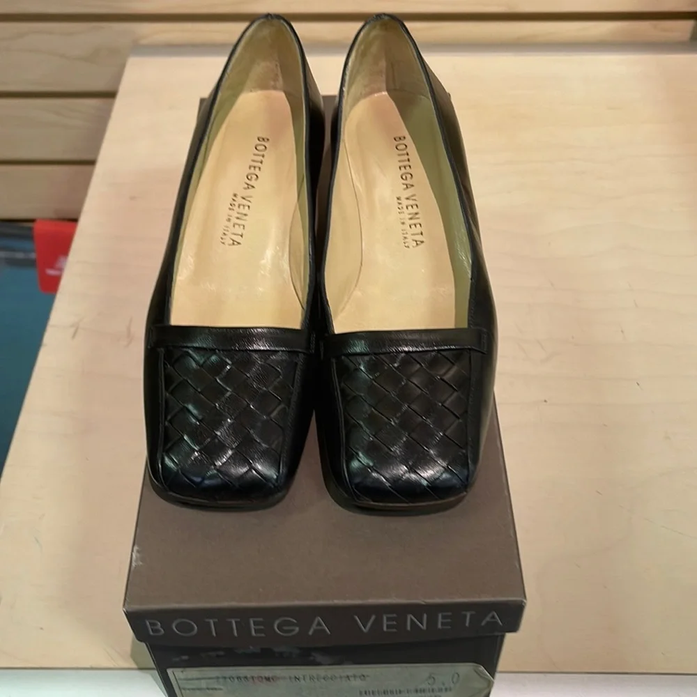 Women’s Bottega Veneta Black Intrecciato Leather Pumps Size 5M